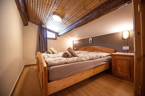 4 bedrooms, WiFi, bed sheets
