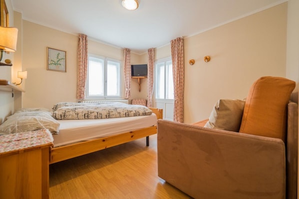 1 bedroom, WiFi, bed sheets