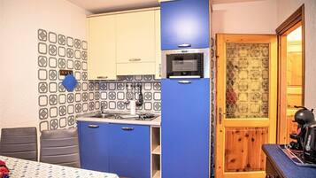 Refrigerador, microondas, parrilla de estufa y lavavajillas