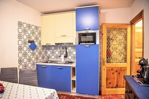 冷蔵庫、電子レンジ、コンロ、食器洗い機