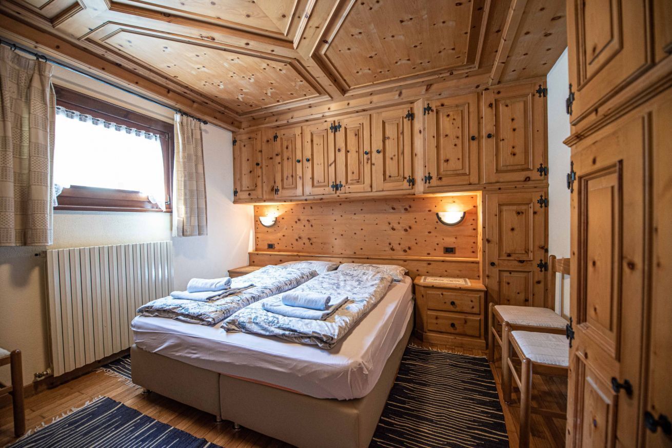 1 dormitorio, tabla de planchar con plancha, wifi y ropa de cama