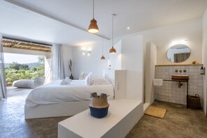 Superior tweepersoonskamer, terras, uitzicht op tuin | Luxe beddengoed, bedden met traagschuimmatrassen, een kluis op de kamer