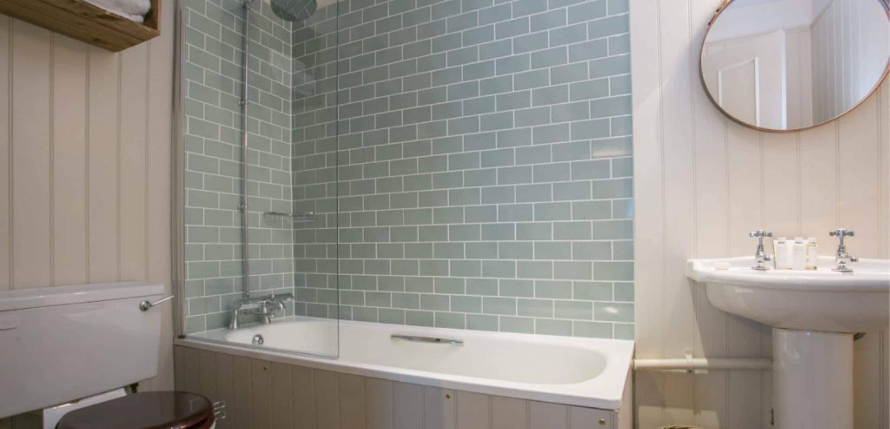 Secador de pelo, toallas