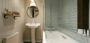 Twin Room | Bilik Mandi | Pengering rambut, tuala disediakan 