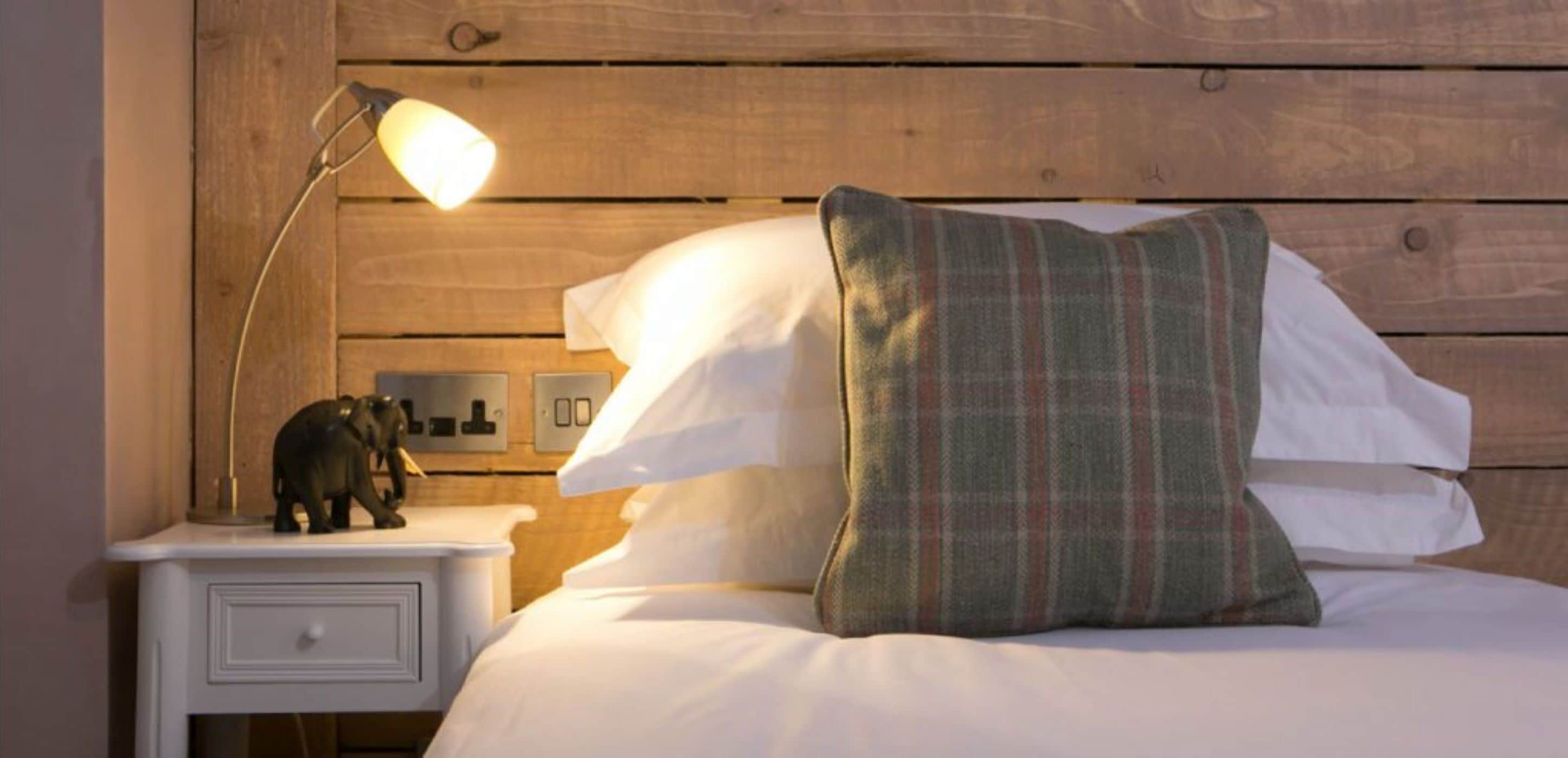 Twin Room | Desk, free WiFi, bed sheets