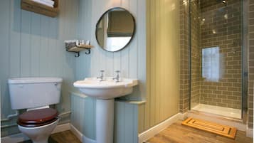 Habitación doble | Baño | Secadora de cabello y toallas