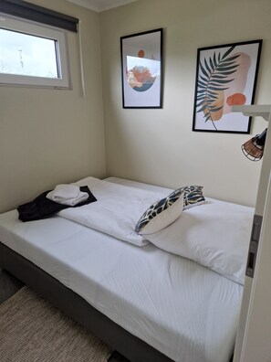 2 Schlafzimmer, Reisekinderbett, kostenloses WLAN, Bettwäsche