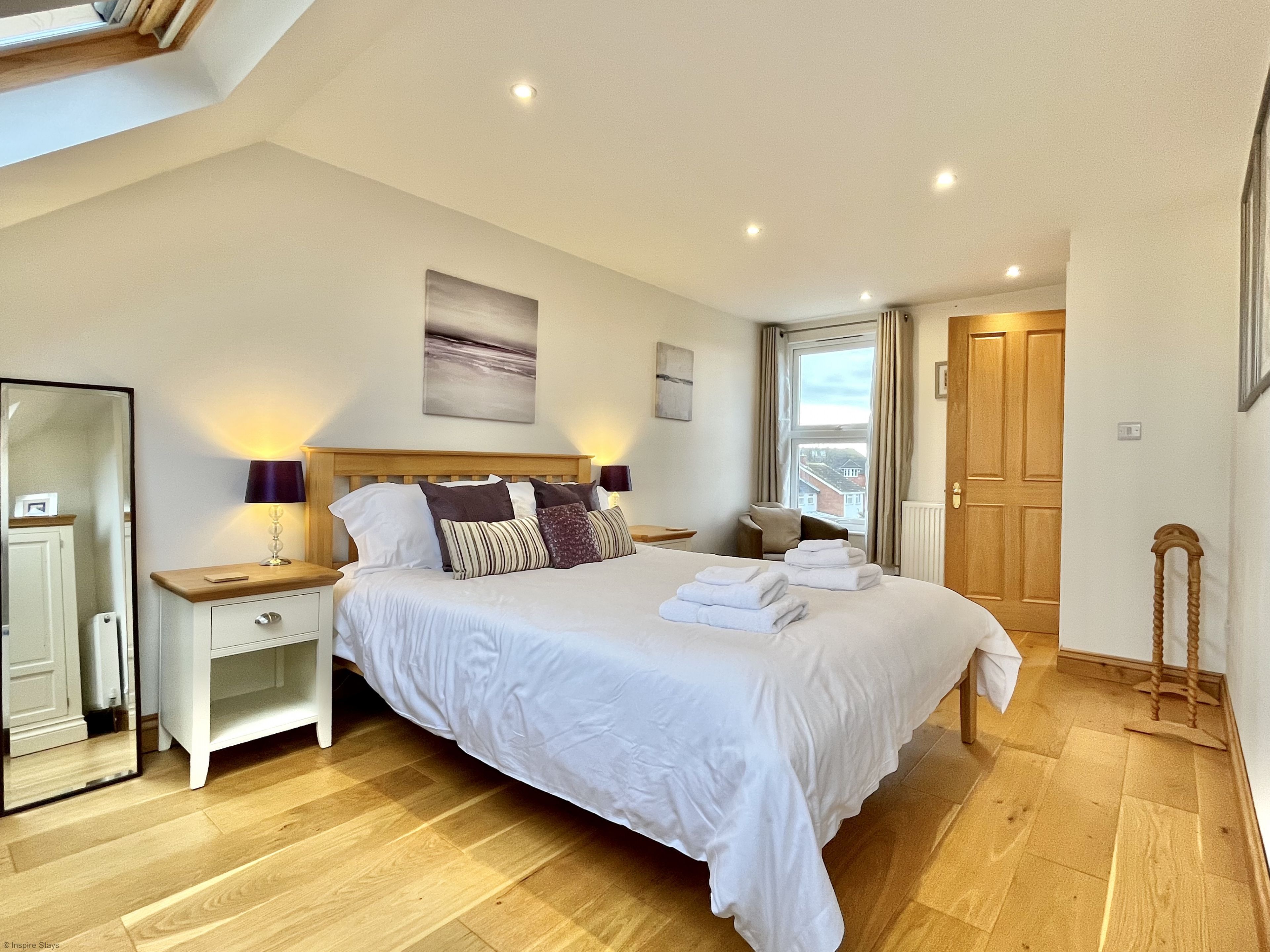 3 bedrooms, desk, iron/ironing board, travel cot