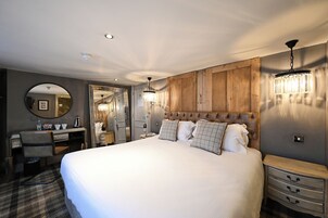 Deluxe Double Room | Desk, free cribs/infant beds, free WiFi, bed sheets