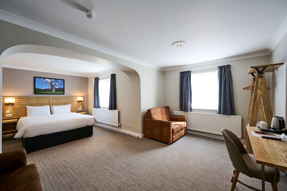 Family Quadruple Room | Desk, free WiFi