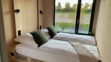 2 bedrooms, travel crib, free WiFi, bed sheets