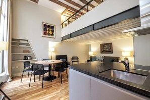 Dining - Molière ChicSuites (Paris)