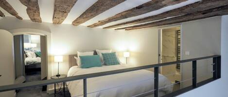 2 chambres, fer et planche à repasser, Wi-Fi, draps fournis