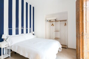 1 chambre, fer et planche à repasser, accès Internet, draps fournis