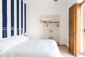 2 bedrooms, iron/ironing board, bed sheets