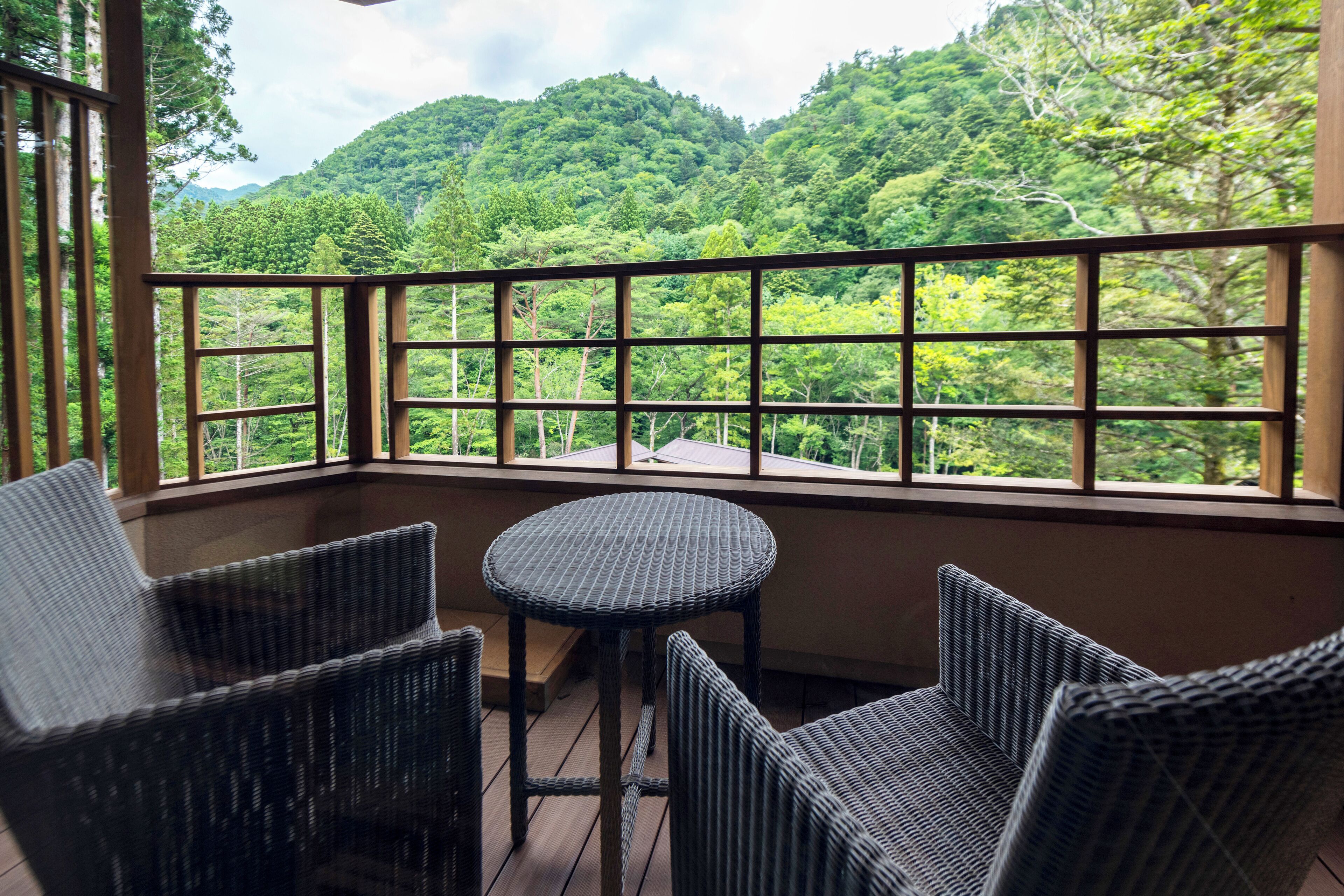 ミニバー、セーフティボックス (室内)、WiFi (無料)、ベッドシーツ