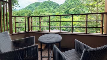 Minibar, in-room safe, free WiFi, bed sheets