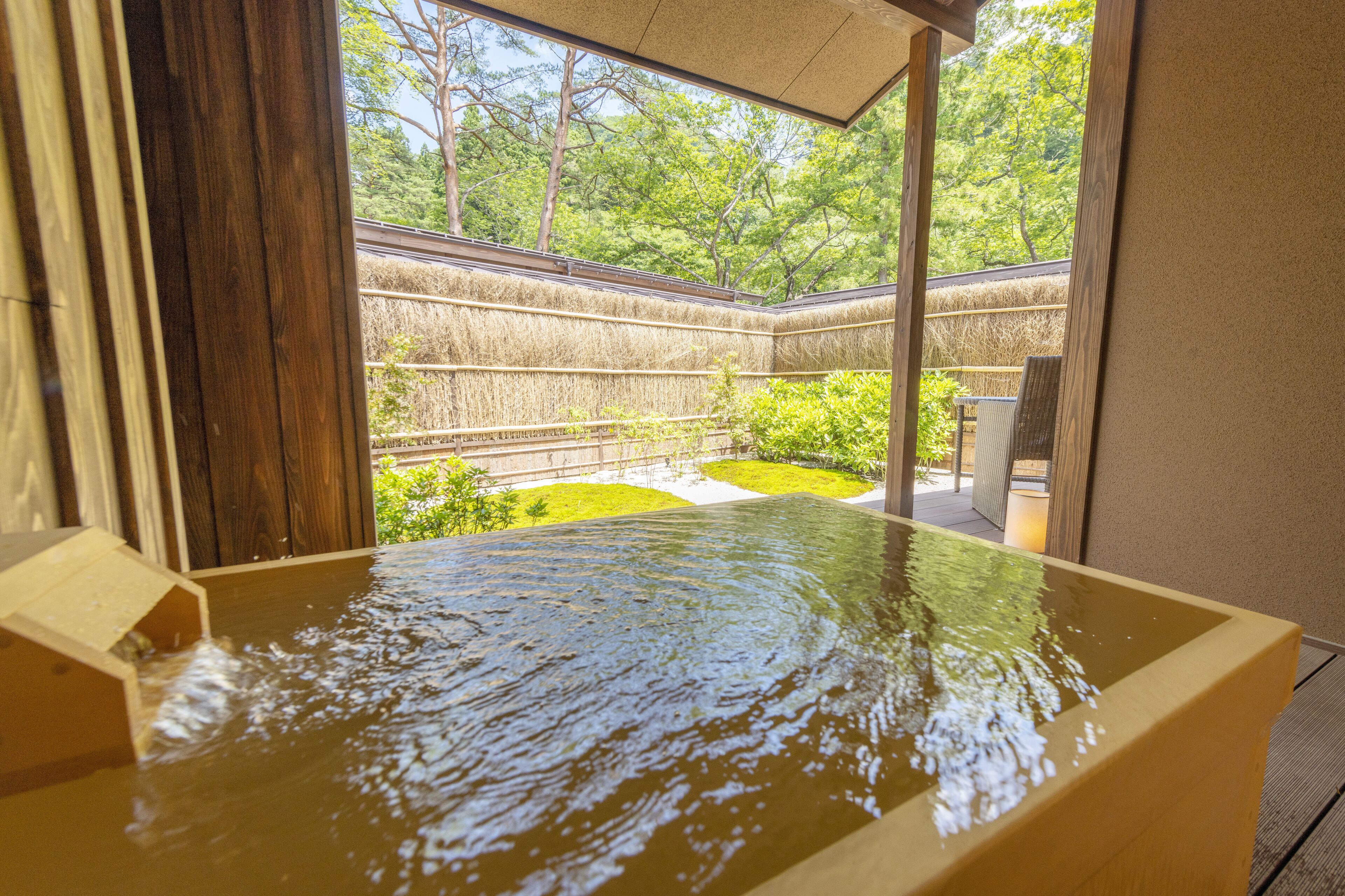 (Suite)Maisonette Room with Open-air Bath(Check in15:00/out11:00)-Dinner 17:30 or 20:00,Non Smoking | 浴室 | 浴缸、風筒、坐浴桶、提供毛巾