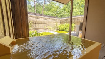 (Suite)Maisonette Room with Open-air Bath(Check in15:00/out11:00)-Dinner 17:30 or 20:00,Non Smoking | Bathroom | Bathtub, hair dryer, bidet, towels