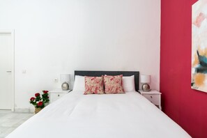 2 habitaciones, tabla de planchar con plancha y ropa de cama 