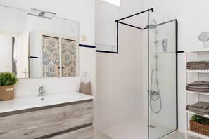 Haartrockner, Handtücher