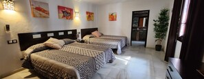 8 chambres, coffres-forts dans les chambres, fer et planche Ă repasser