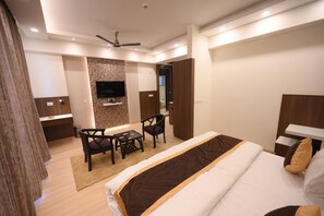 Deluxe Double Room, 1 Bedroom, Non Smoking, City View | In-room safe, laptop workspace, free WiFi, bed sheets
