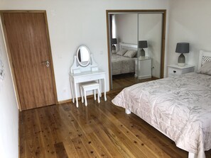 2 bedrooms, in-room safe, WiFi, bed sheets