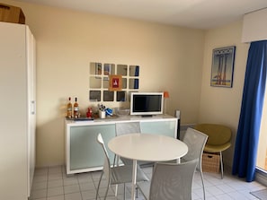 Dining - Studio with Balcony, Close to Beach & Casino in Arcachon (Arcachon)