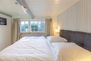 3 bedrooms, iron/ironing board, free WiFi