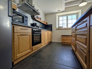 Fridge, microwave, dishwasher, high chair - Modern Farmhouse with Spa, Near Tourist Sites in Haute Loire (Arlempdes)
