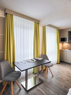 Junior Studio Suite, Accessible, Balcony | Living area | 80-cm LED TV with satellite channels, TV, heated floors - Gandersheimer Boardinghouse (Bad Gandersheim)