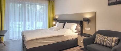 Double Room, Balcony | Hypo-allergenic bedding, minibar, in-room safe, blackout drapes