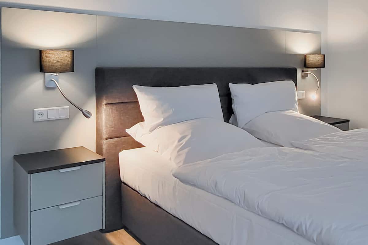 Ropa de cama hipoalergénica y minibar