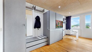 华丽开间 | 羽绒被、  记忆海绵床垫、客房内保险箱、办公桌