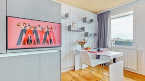 Studio Deluxe | Duntäcken, memory foam-madrasser och värdeförvaringsskåp på rummet