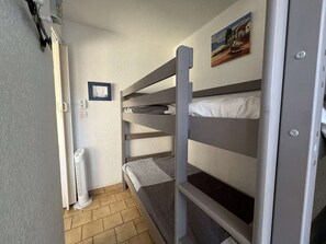 Room - Studio cabin with parking, washing machine, dishwasher, near beach and shops (Cap d'Agde)