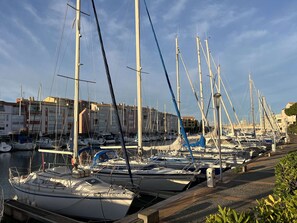 Marina - Studio cabin with parking, washing machine, dishwasher, near beach and shops (Cap d'Agde)