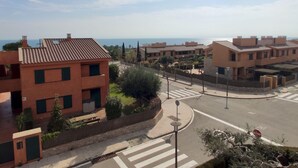 A residential area with modern buildings, a pedestrian crossing, and a stop sign. - Magnificent Duplex with Pool in L'Ametlla de Mar (L'Ametlla de Mar)