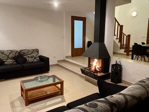 TV, fireplace
