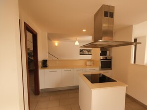 Microondas, horno, parrilla de estufa y lavavajillas 