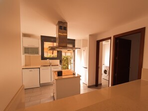 Microondas, horno, parrilla de estufa y lavavajillas 