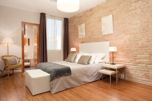 3 عدّة غرف نوم ومكواة/لوح كي وواي فاي مجانًا وملاءات أسرّة