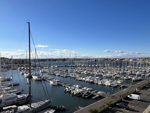 Marina - 1BR with AC, Pool, Private Garage (Cap d'Agde)