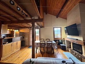 Interior - 4-sided Cottage 80m² near lake with garage (Matemale)