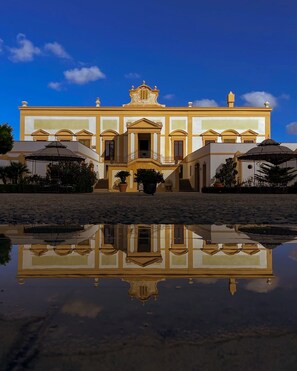 Front of property - Villa del Gattopardo Suites & Spa (Palermo)