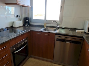 Microwave, oven, dishwasher, coffee/tea maker