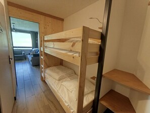 WiFi - Renovated studio for 4, ski-in, with balcony, parking (Montgenèvre)