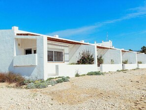 Exterior - Cliffside Bungalow, Close to Beach, for 4 Guests (L'Ametlla de Mar)