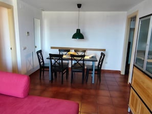 Dining - Modern Seaside Apartment in L'Ametlla de Mar (L'Ametlla de Mar)